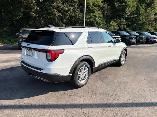 Star White Metallic Tri-Coat 2026 Ford Explorer Active