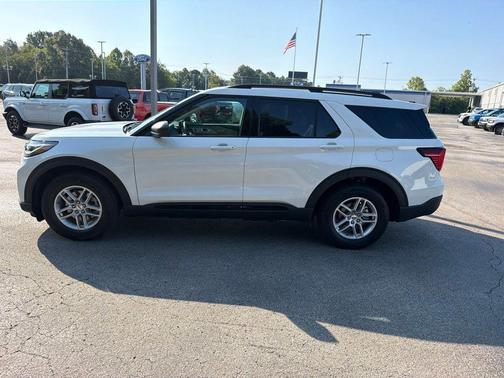 Star White Metallic Tri-Coat 2026 Ford Explorer Active