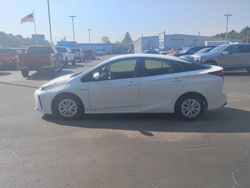 2022 Toyota Prius L