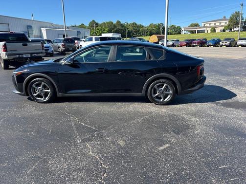 Aurora Black Pearl 2025 Kia K4 LXS