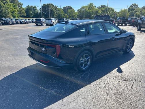 Aurora Black Pearl 2025 Kia K4 LXS