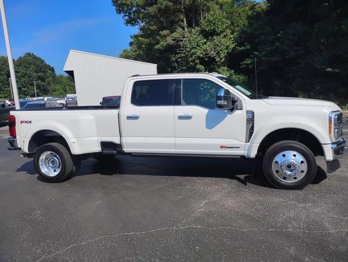 2023 Ford F-450 Lariat