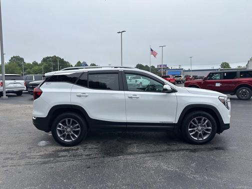 Summit White 2024 GMC Terrain SLT