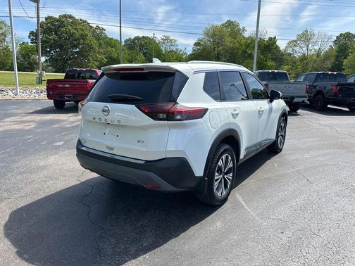 Pearl White Tricoat 2023 Nissan Rogue SV