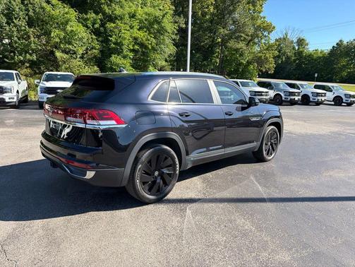 Deep Black Pearl 2024 Volkswagen Atlas Cross Sport 2.0T SE w/Technology