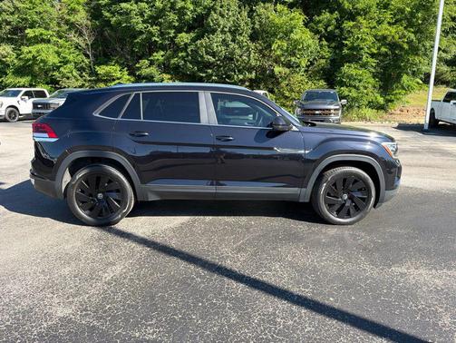 Deep Black Pearl 2024 Volkswagen Atlas Cross Sport 2.0T SE w/Technology