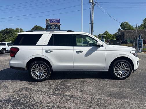 Star White Metallic Tri-Coat 2023 Ford Expedition Limited