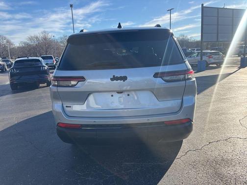 2022 Jeep Grand Cherokee L Altitude