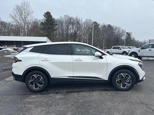 2024 Kia Sportage LX