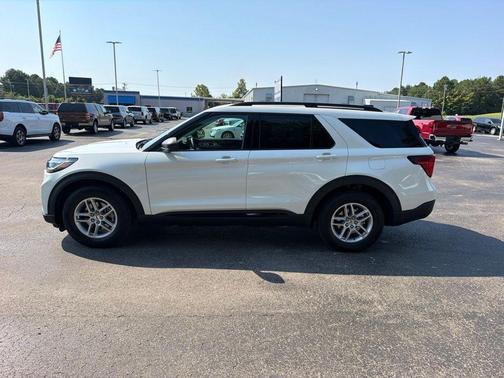 Star White Metallic Tri-Coat 2026 Ford Explorer Active