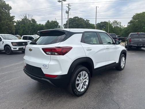 Summit White 2023 Chevrolet Trailblazer LS