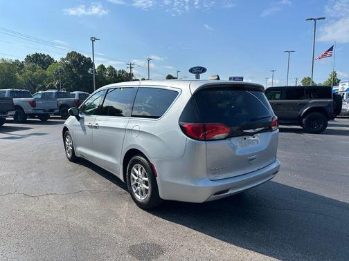 Silver Mist Clearcoat 2023 Chrysler Voyager LX