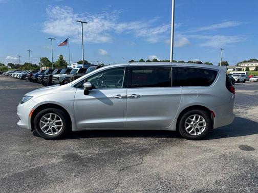 Silver Mist Clearcoat 2023 Chrysler Voyager LX