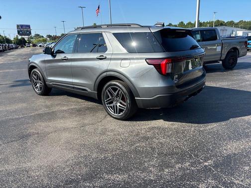 Gray Metallic 2025 Ford Explorer ST-Line