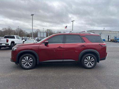 2023 Nissan Pathfinder SL 4WD