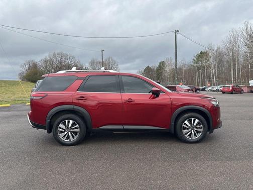 2023 Nissan Pathfinder SL 4WD