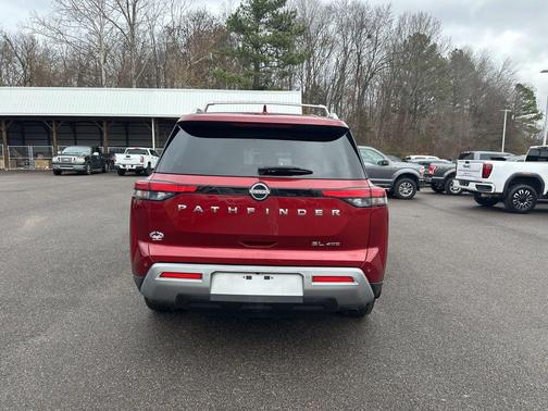 2023 Nissan Pathfinder SL 4WD