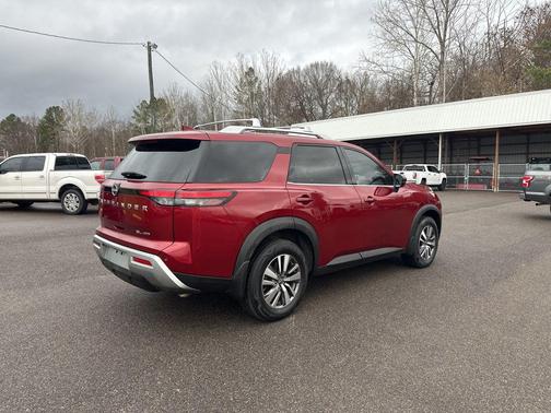 2023 Nissan Pathfinder SL 4WD