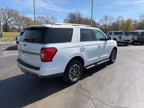 Oxford White 2024 Ford Expedition XLT