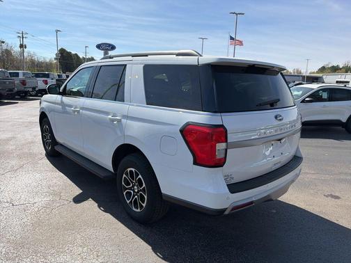 Oxford White 2024 Ford Expedition XLT