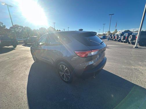 Carbonized Gray Metallic 2022 Ford Escape SE