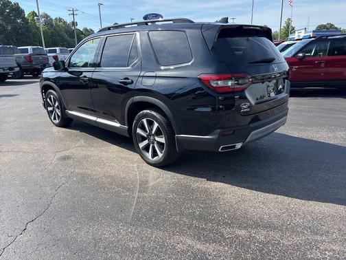 Crystal Black Pearl 2025 Honda Pilot Touring 8-Passenger