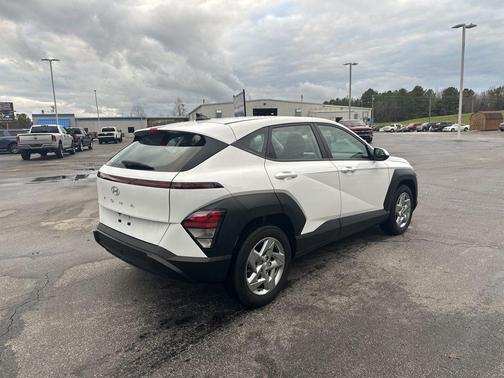 2024 Hyundai KONA SE