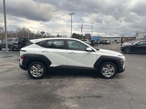2024 Hyundai KONA SE