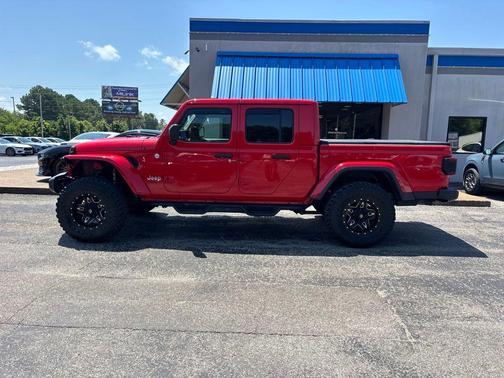 Firecracker Red Clearcoat 2020 Jeep Gladiator Overland