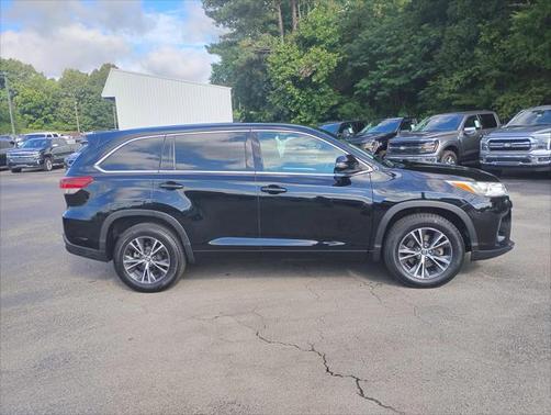 2017 Toyota Highlander LE I4