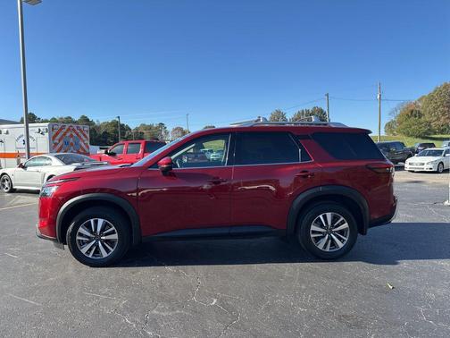 2024 Nissan Pathfinder SL FWD