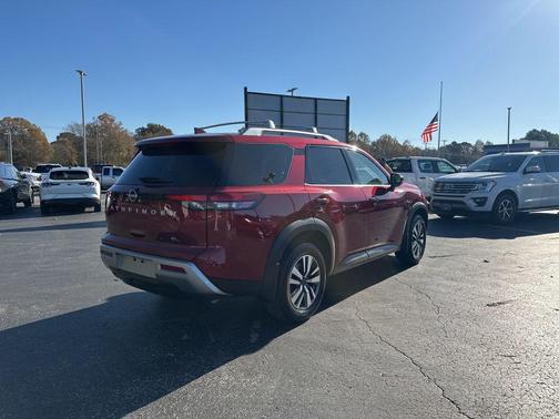 2024 Nissan Pathfinder SL FWD