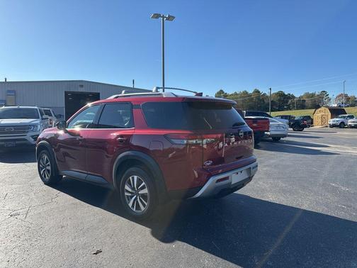 2024 Nissan Pathfinder SL FWD