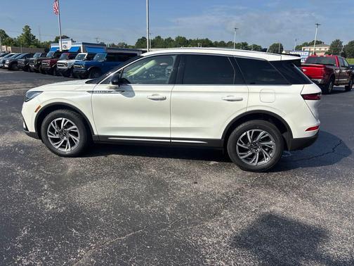 Pristine White Metallic Tri-Coat 2023 Lincoln Corsair Standard