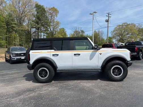 Oxford White 2022 Ford Bronco Badlands