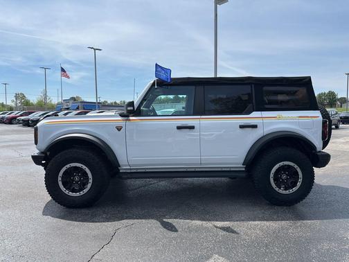 Oxford White 2022 Ford Bronco Badlands