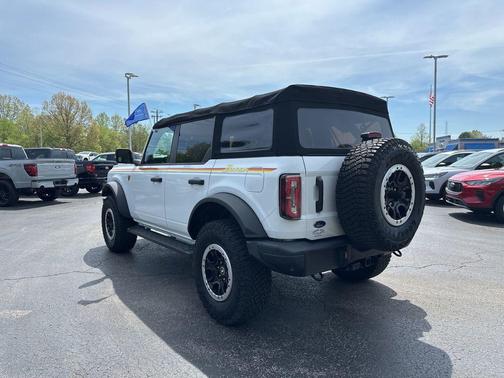 Oxford White 2022 Ford Bronco Badlands