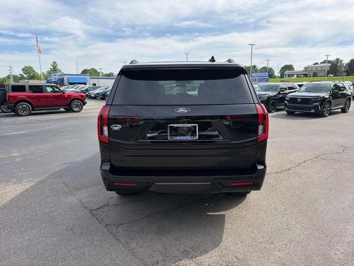 Agate Black Metallic 2026 Ford Expedition Platinum