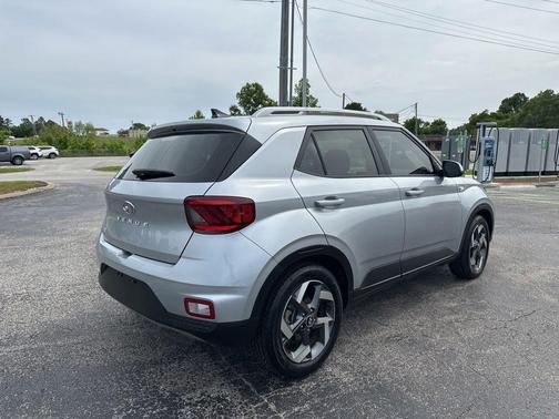 Stellar Silver 2022 Hyundai VENUE SEL