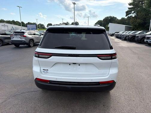 Bright White Clearcoat 2025 Jeep Grand Cherokee Altitude