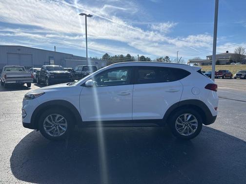 2016 Hyundai TUCSON SE
