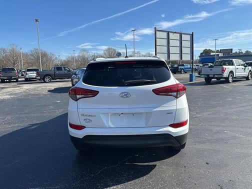 2016 Hyundai TUCSON SE