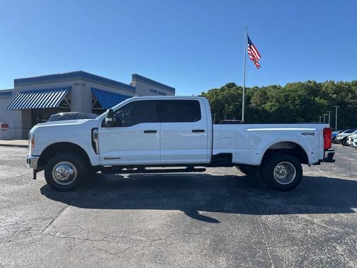 Oxford White 2024 Ford F-350 XLT