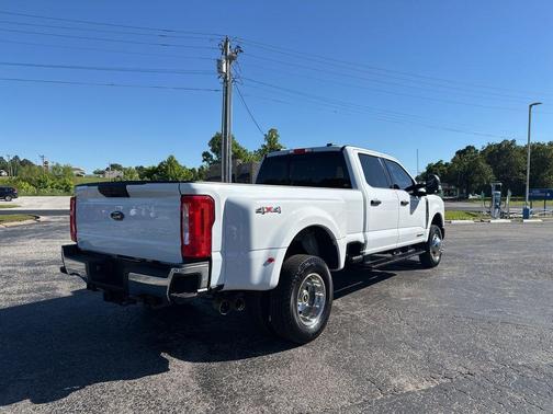 Oxford White 2024 Ford F-350 XLT