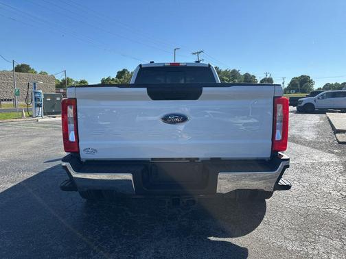 Oxford White 2024 Ford F-350 XLT
