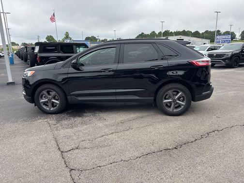 Agate Black Metallic 2024 Ford Edge SEL