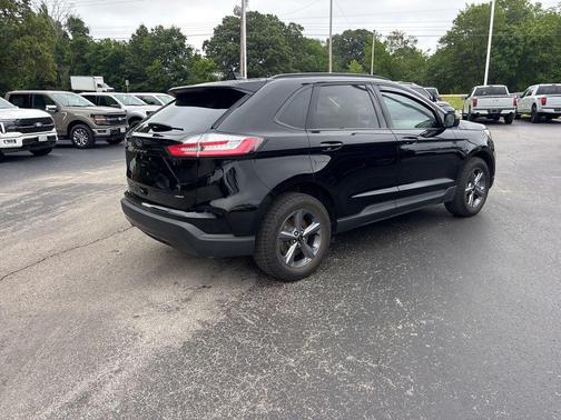 Agate Black Metallic 2024 Ford Edge SEL