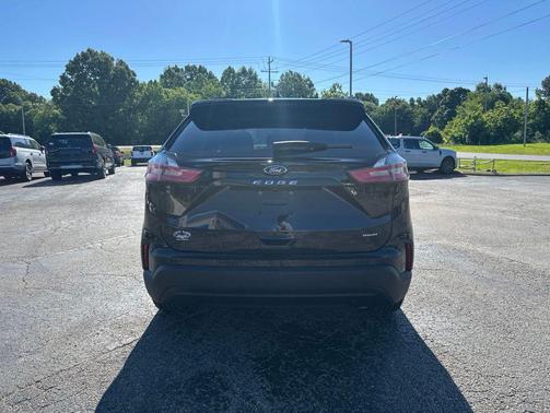 Agate Black Metallic 2024 Ford Edge SE