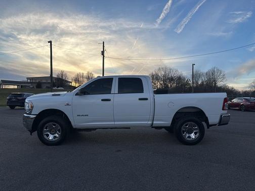 2019 RAM 2500 Tradesman Crew Cab 4x4 6'4' Box