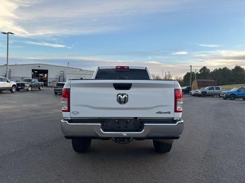 2019 RAM 2500 Tradesman Crew Cab 4x4 6'4' Box
